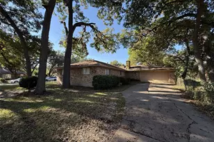 301 Lakewood Dr, DeSoto, TX 75115 - Photo 4