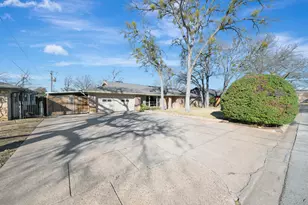 1761 Cynthia Ln, Hurst, TX 76054 - Photo 4