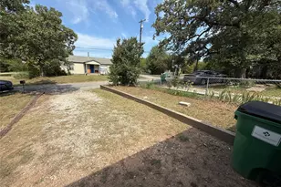 1005 Roberts St, Bowie, TX 76230 - Photo 28