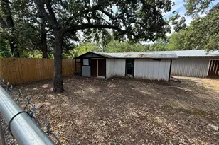 1005 Roberts St, Bowie, TX 76230 - Photo 26