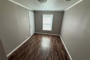 1005 Roberts St, Bowie, TX 76230 - Photo 8