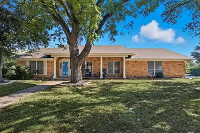 5925 Rayburn Drive, Fort Worth, TX 76133 - Photo 2