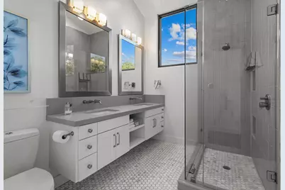 20 Horseshoe Drive, Highland Village, TX 75077 - Photo 8