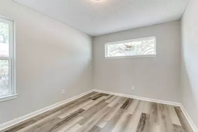 1541 Cloverdale Drive, Fort Worth, TX 76134 - Photo 10