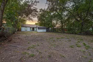 422 SE 11th St, Grand Prairie, TX 75051 - Photo 32