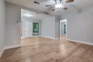 422 SE 11th St, Grand Prairie, TX 75051 - Photo 8