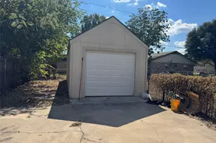 907 Elizabeth Blvd, Granbury, TX 76048 - Photo 12