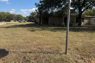 907 Elizabeth Blvd, Granbury, TX 76048 - Photo 10