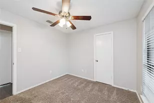 1930 Vista Oaks Dr, Carrollton, TX 75007 - Photo 10