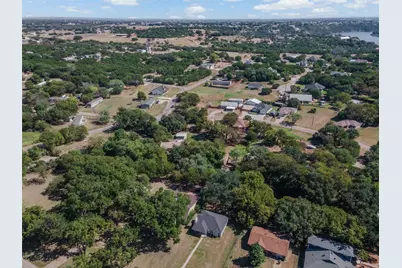 2810 Sky Harbour Drive, Granbury, TX 76049 - Photo 10