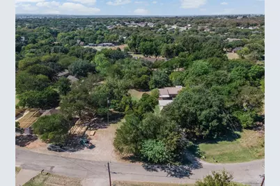 2810 Sky Harbour Drive, Granbury, TX 76049 - Photo 16