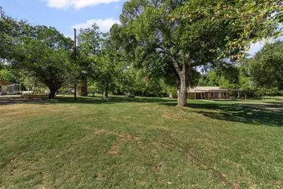 2810 Sky Harbour Drive, Granbury, TX 76049 - Photo 2