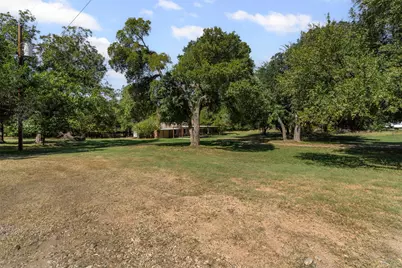 2810 Sky Harbour Drive, Granbury, TX 76049 - Photo 4