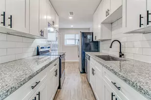 822 N Throckmorton St, Sherman, TX 75090 - Photo 2