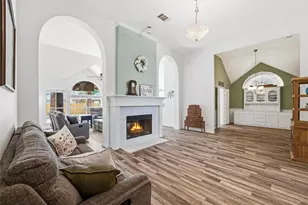 7 Equestrian Ct, Mansfield, TX 76063 - Photo 2