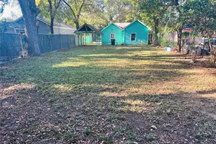 106 Columbia St, Cleburne, TX 76031 - Photo 4