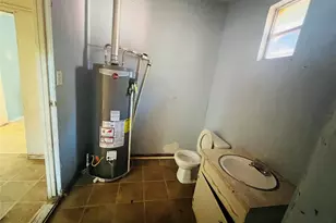 106 Columbia St, Cleburne, TX 76031 - Photo 8