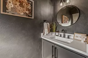 916 Devils River Dr, Granbury, TX 76048 - Photo 14