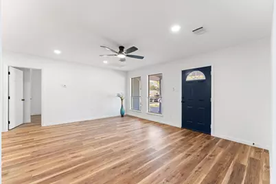 326 Brownlee, Dallas, TX 75224 - Photo 4