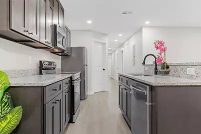 1105 N 11th Street, Waco, TX 76707 - Photo 8