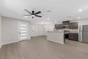 1105 N 11th St, Waco, TX 76707 - Photo 6