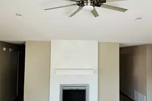 2510 Cedarcrest Ct, Granbury, TX 76048 - Photo 2