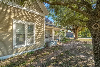 209 S Britton Street, Tom Bean, TX 75489 - Photo 4
