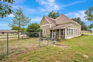 209 S Britton St, Tom Bean, TX 75489 - Photo 20