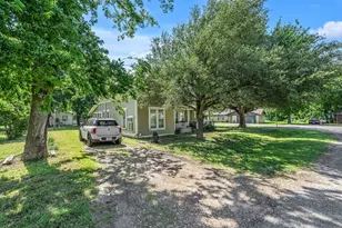 209 S Britton St, Tom Bean, TX 75489 - Photo 18