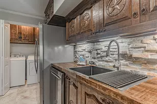 1011 Pawnee Trail, Granbury, TX 76048 - Photo 10