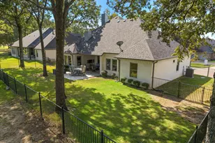 359 St Andrews Dr, Mabank, TX 75156 - Photo 2