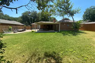 1806 Robin Ln, Garland, TX 75042 - Photo 22