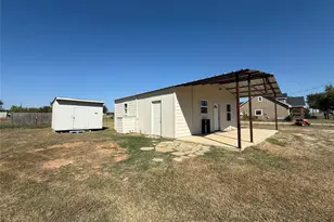 160 Summit Dr, Springtown, TX 76082 - Photo 2