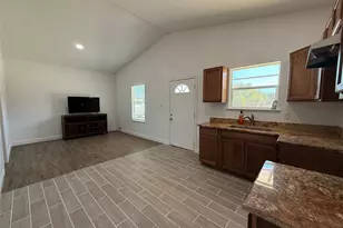 160 Summit Dr, Springtown, TX 76082 - Photo 4