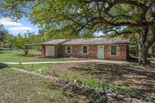 2812 Sky Harbour Dr, Granbury, TX 76049 - Photo 2