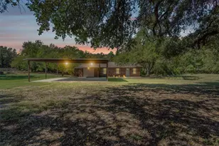 2812 Sky Harbour Dr, Granbury, TX 76049 - Photo 16