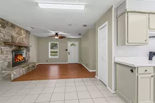 2812 Sky Harbour Dr, Granbury, TX 76049 - Photo 8