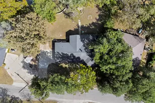 1828 Riverway Dr, Dallas, TX 75217 - Photo 32