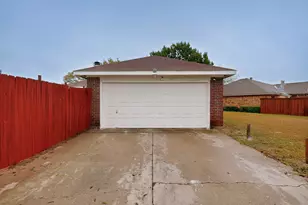 2933 Lawndale Dr, Lancaster, TX 75134 - Photo 40