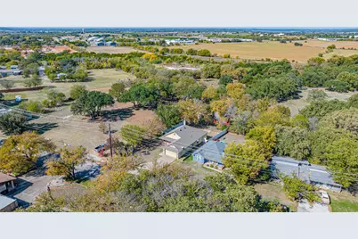 716 E Moore Street, Granbury, TX 76048 - Photo 34