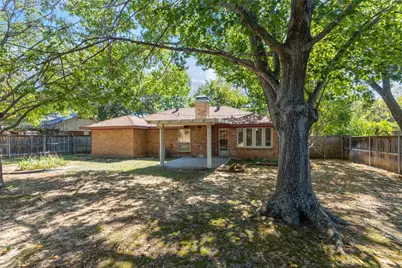 712 Springwood Drive, Hurst, TX 76054 - Photo 14