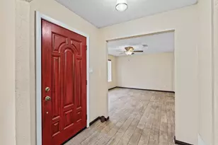 108 Silverleaf Dr, Fort Worth, TX 76112 - Photo 4