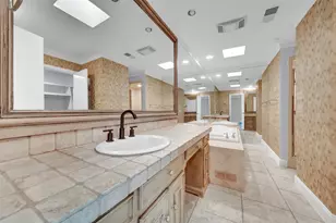 12401 Pleasant Valley Dr, Dallas, TX 75243 - Photo 26