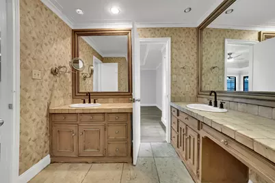 12401 Pleasant Valley Drive, Dallas, TX 75243 - Photo 28