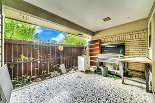 12401 Pleasant Valley Dr, Dallas, TX 75243 - Photo 22