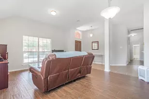 1201 Clairemont Ln, Burleson, TX 76028 - Photo 4