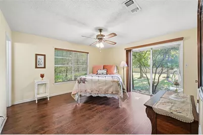 620 W College Street, Grapevine, TX 76051 - Photo 20