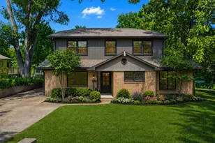 620 W College St, Grapevine, TX 76051 - Photo 2