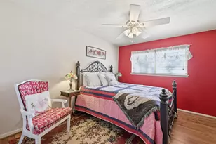 620 W College St, Grapevine, TX 76051 - Photo 24