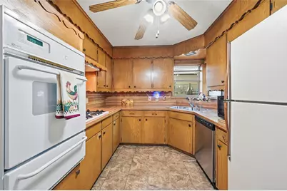 620 W College Street, Grapevine, TX 76051 - Photo 8